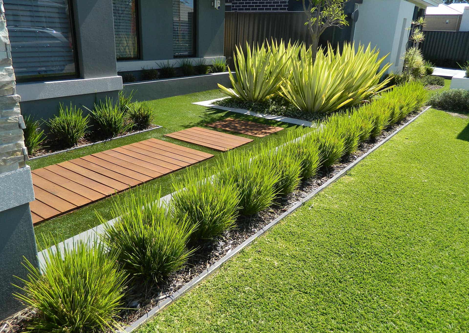 Wooden Deck Flowerpot and Pergola Applications 